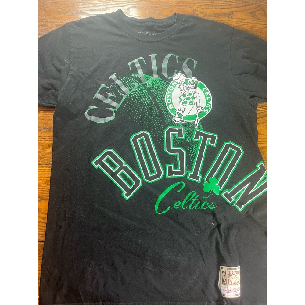 BOSTON CELTICS Mitchell & Ness Short Sleeve Shirt M MENS Lucky The Leprechaun